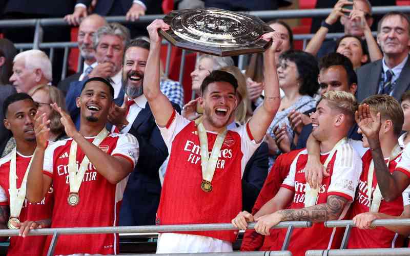 Arsenal's Declan Rice lifts the Community Shield title.[Arsenal]